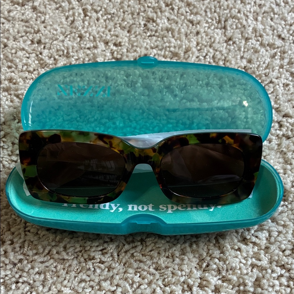 *New* Tortoise Shell Sunglasses with Case